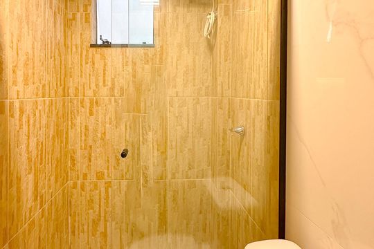 Banheiro de kitnet/studio para alugar com 1 quarto, 24m² em Ipiranga, São José