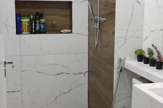 Banheiro de apartamento para alugar com 2 quartos, 42m² em Parque Arariba, São Paulo