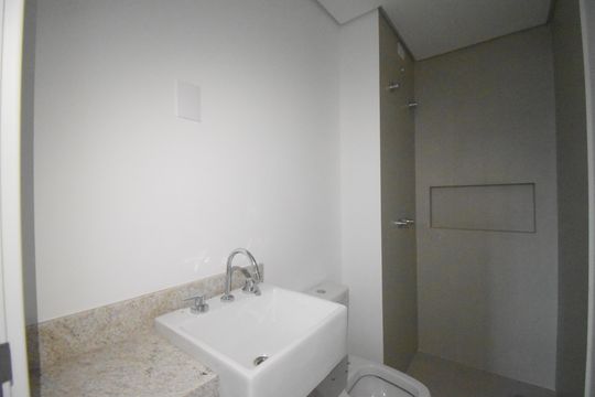 Banheiro 2 de apartamento à venda com 3 quartos, 131m² em Juvevê, Curitiba