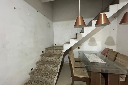Escada de casa para alugar com 2 quartos, 120m² em Bento Ribeiro, Rio de Janeiro