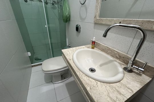 Banheiro da Suíte 2 de casa para alugar com 2 quartos, 120m² em Bento Ribeiro, Rio de Janeiro