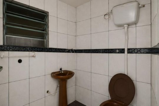 Banheiro de kitnet/studio para alugar com 1 quarto, 26m² em Fátima, Canoas