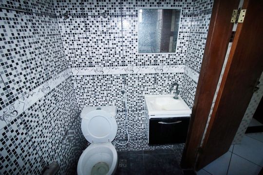 Banheiro de casa para alugar com 3 quartos, 50m² em Pavuna, Rio de Janeiro