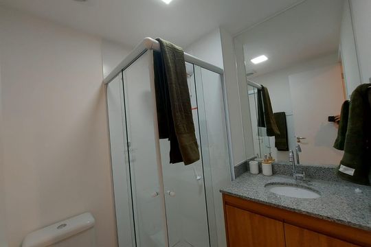 Banheiro de apartamento à venda com 1 quarto, 22m² em Pinheiros, São Paulo