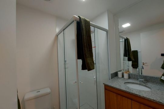 Banheiro de apartamento à venda com 1 quarto, 22m² em Pinheiros, São Paulo