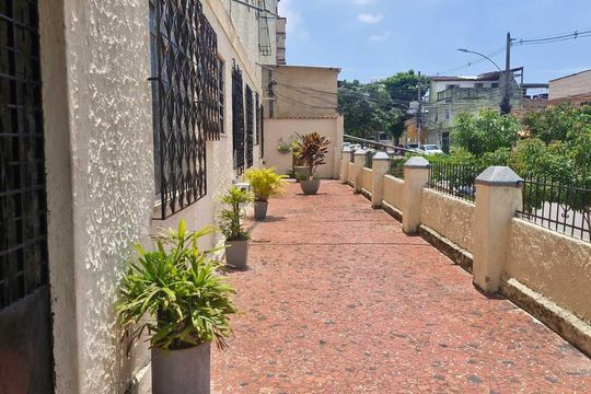 Área externa de apartamento para alugar com 1 quarto, 38m² em Engenheiro Leal, Rio de Janeiro