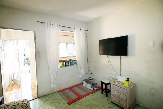 Sala de casa para alugar com 1 quarto, 28m² em Pavuna, Rio de Janeiro