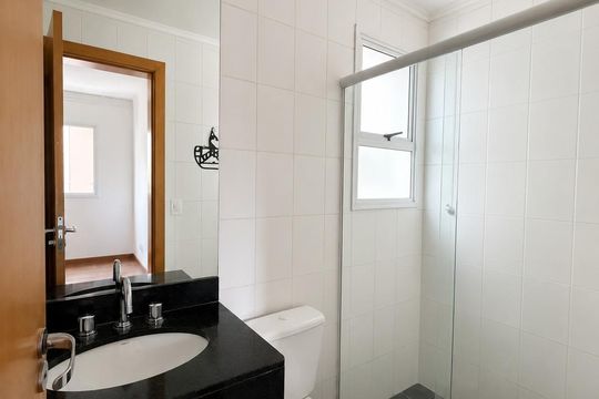 Banheiro suíte de apartamento para alugar com 2 quartos, 77m² em Jardim Satélite, São José dos Campos