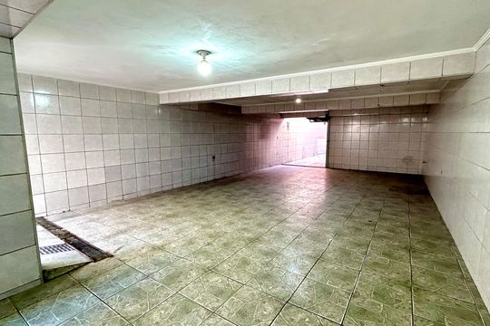 Garagem  de casa à venda com 3 quartos, 140m² em Jardim Almeida Prado, Guarulhos