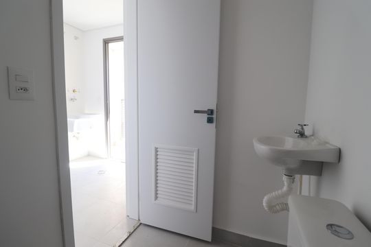 Banheiro de serviço de apartamento à venda com 3 quartos, 134m² em Jardim, Santo André