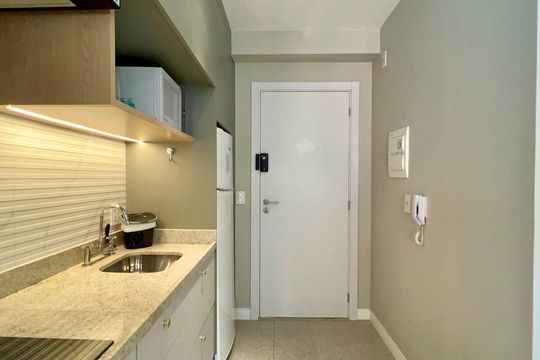 Cozinha de kitnet/studio para alugar com 1 quarto, 23m² em Paraíso, São Paulo