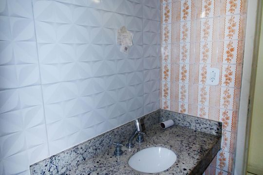 Banheiro de apartamento para alugar com 1 quarto, 76m² em Irajá, Rio de Janeiro