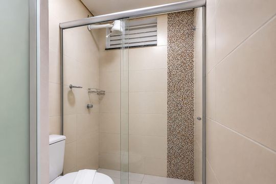 Banheiro de kitnet/studio para alugar com 1 quarto, 25m² em Santa Cruz, Belo Horizonte
