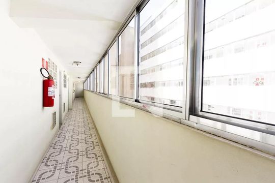 Corredor de apartamento para alugar com 3 quartos, 150m² em Sumarezinho, São Paulo
