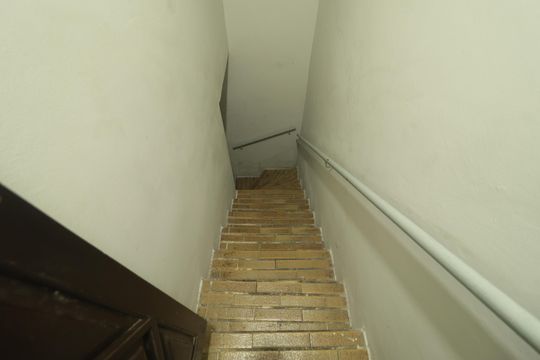 Escada de acesso de casa para alugar com 2 quartos, 80m² em Aclimação, São Paulo