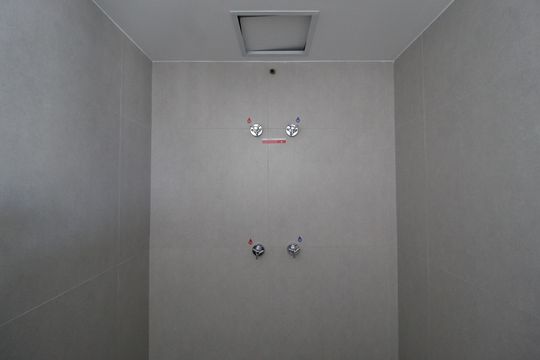 Banheiro de kitnet/studio para alugar com 1 quarto, 45m² em Vila Nova Conceição, São Paulo