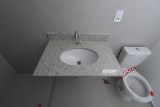 Banheiro de kitnet/studio para alugar com 1 quarto, 45m² em Vila Nova Conceição, São Paulo