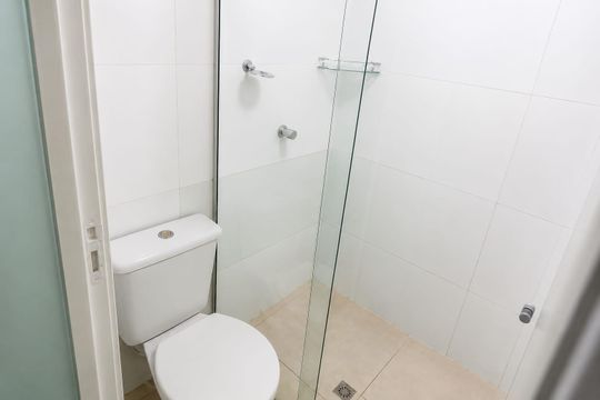 Banheiro de kitnet/studio para alugar com 1 quarto, 25m² em Santa Cruz, Belo Horizonte