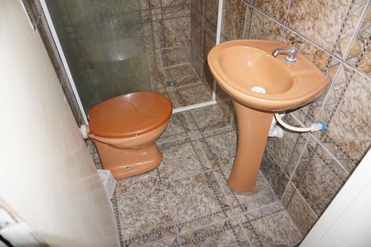 Banheiro de casa para alugar com 1 quarto, 50m² em Jardim Soraia, Embu das Artes