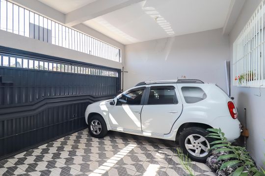 Garagem de casa à venda com 3 quartos, 120m² em Cidade Tiradentes, São Paulo