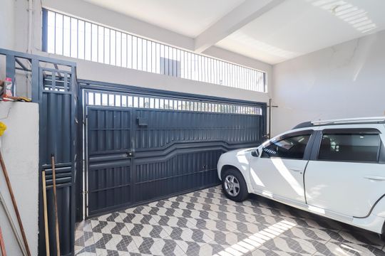 Garagem de casa à venda com 3 quartos, 120m² em Cidade Tiradentes, São Paulo