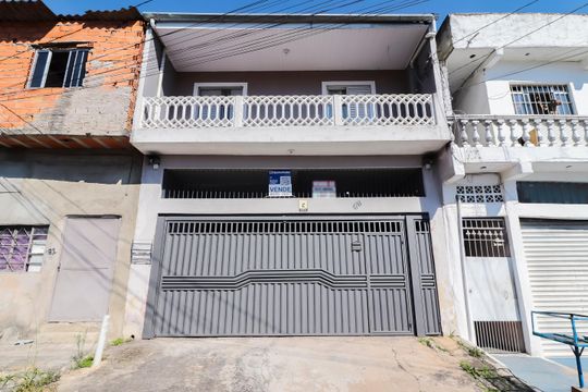Fachada de casa à venda com 3 quartos, 120m² em Cidade Tiradentes, São Paulo