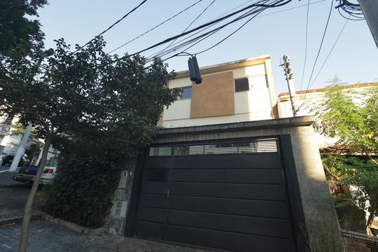 Fachada de casa à venda com 4 quartos, 250m² em Vila Monumento, São Paulo