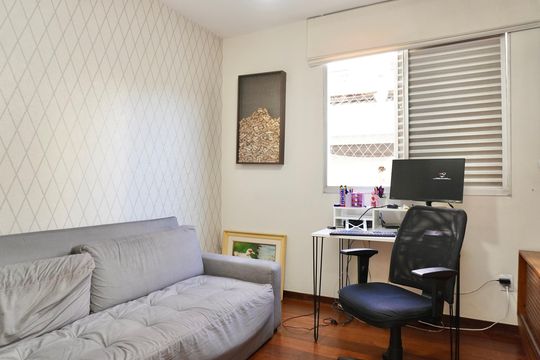Quarto 2 de apartamento à venda com 3 quartos, 100m² em Santo Antônio, Belo Horizonte