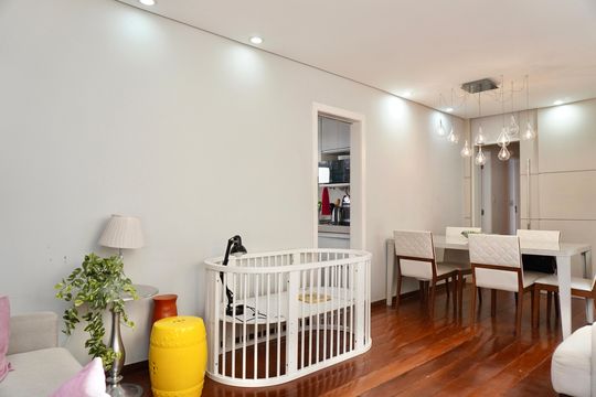 Sala de apartamento à venda com 3 quartos, 100m² em Santo Antônio, Belo Horizonte