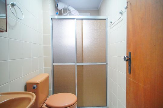Banheiro de apartamento à venda com 1 quarto, 45m² em Fião, São Leopoldo