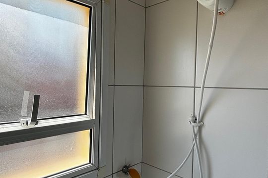 Banheiro da Suíte de apartamento à venda com 2 quartos, 57m² em Vila Assunção, Santo André