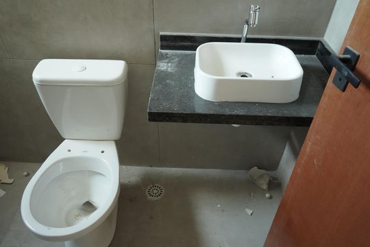 Banheiro de casa de condomínio à venda com 3 quartos, 130m² em Vila Antonina, São Paulo