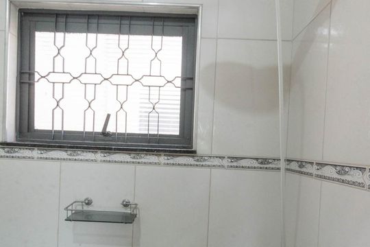 Banheiro Suíte 2 de casa à venda com 2 quartos, 300m² em Jardim Pacaembu, Campinas