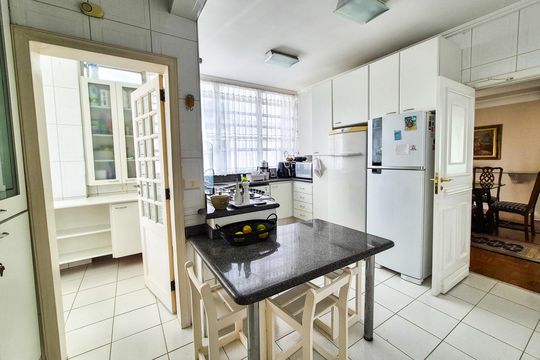 Cozinha de apartamento à venda com 3 quartos, 257m² em Higienópolis, São Paulo
