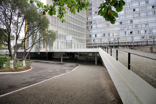 Entrada de apartamento à venda com 2 quartos, 90m² em Funcionários, Belo Horizonte