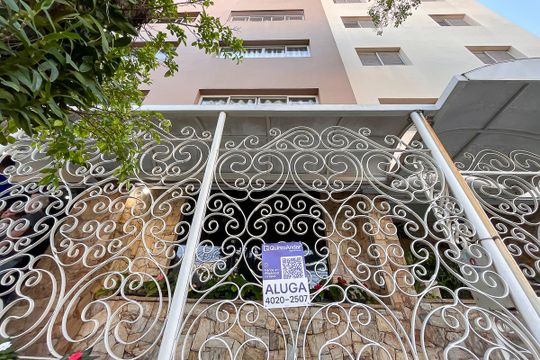 Fachada + plaquinha de apartamento para alugar com 2 quartos, 109m² em Osvaldo Cruz, São Caetano do Sul