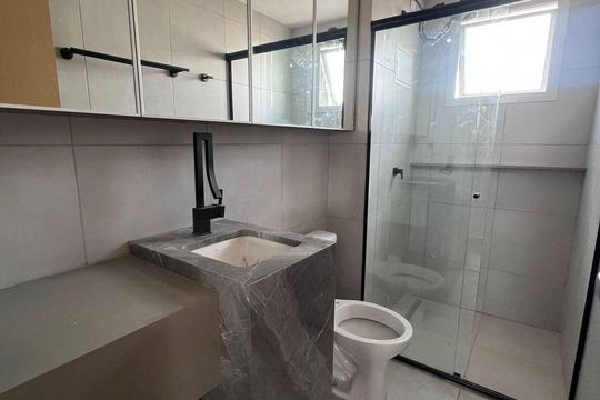 Banheiro de apartamento para alugar com 2 quartos, 63m² em Serrinha, Goiânia