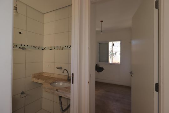 Corredor de apartamento para alugar com 2 quartos, 48m² em Parque Industriario, Santo André