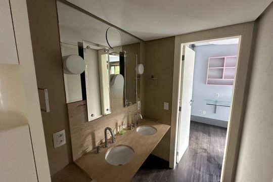Banheiro da suíte de apartamento para alugar com 3 quartos, 158m² em Auxiliadora, Porto Alegre