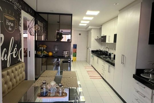 Cozinha de apartamento à venda com 3 quartos, 195m² em Aclimação, São Paulo