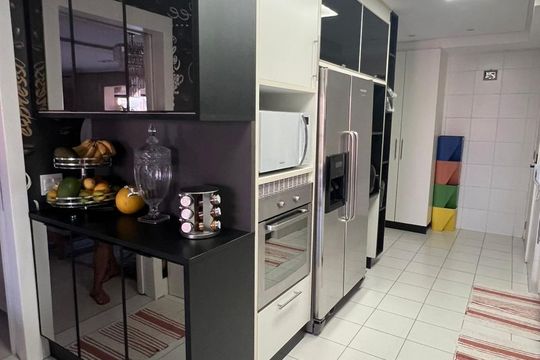 Cozinha de apartamento à venda com 3 quartos, 195m² em Aclimação, São Paulo