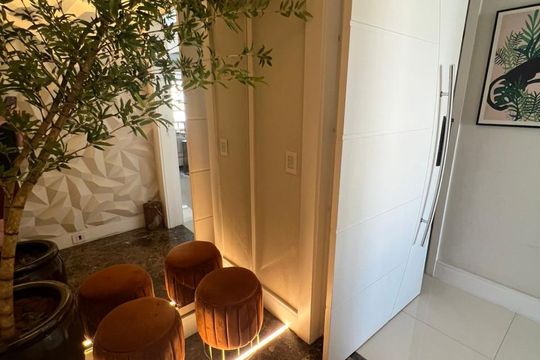 Hall de entrada de apartamento à venda com 3 quartos, 195m² em Aclimação, São Paulo