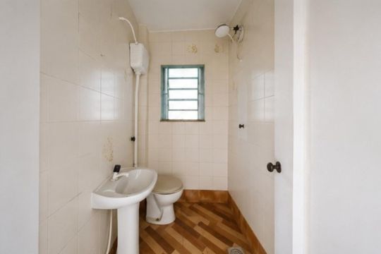 Banheiro de kitnet/studio para alugar com 1 quarto, 25m² em Fátima, Canoas
