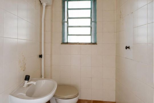 Banheiro de kitnet/studio para alugar com 1 quarto, 25m² em Fátima, Canoas