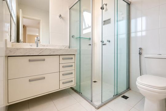 Banheiro suíte de apartamento para alugar com 2 quartos, 81m² em Jardim das Colinas, São José dos Campos