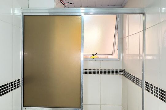 Banheiro de apartamento para alugar com 2 quartos, 50m² em Jardim Imbé, São Paulo