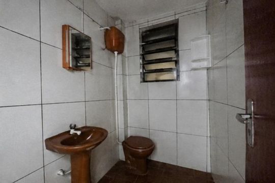 Banheiro de kitnet/studio para alugar com 1 quarto, 25m² em Fátima, Canoas
