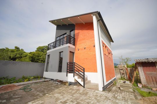 Fachada de casa para alugar com 2 quartos, 81m² em Campeche Central, Florianópolis