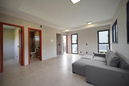 Sala de casa para alugar com 2 quartos, 81m² em Campeche Central, Florianópolis