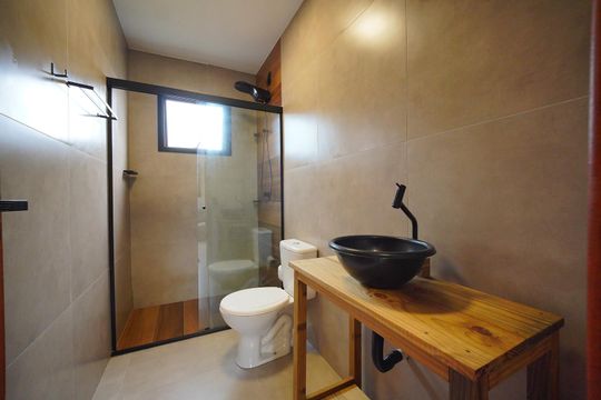 Banheiro de casa para alugar com 2 quartos, 81m² em Campeche Central, Florianópolis